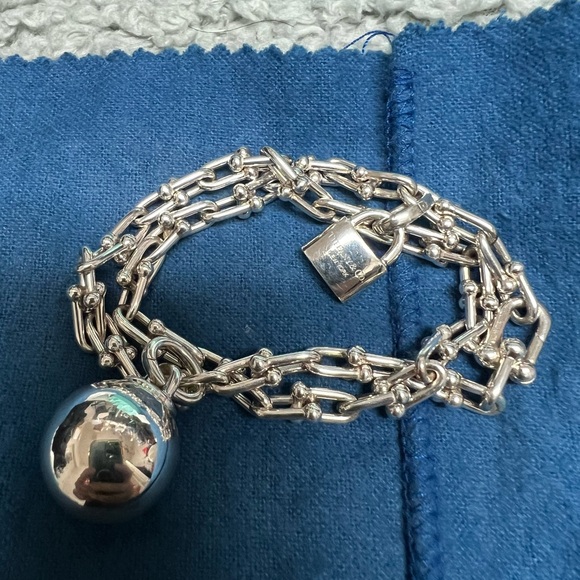 Tiffany HardWear
Small Wrap Bracelet
in Sterling Silver - Picture 4 of 10